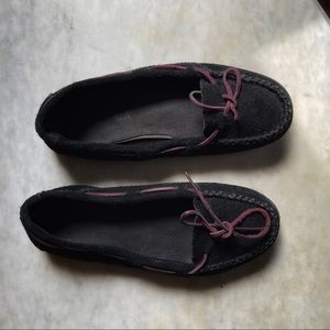 Minnetonka black moccasins